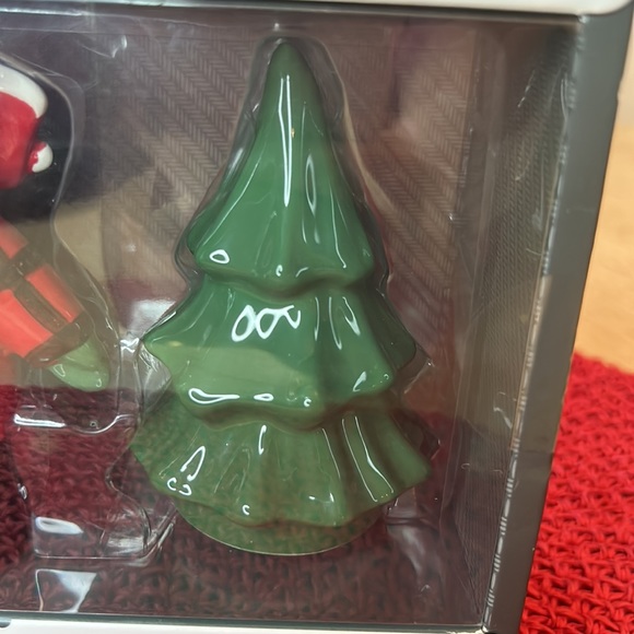 Threshold Salt & Pepper Shaker Set  NIB - Picture 3 of 6